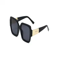Elegante cornice nera Occhiali da sole Protezione solare con un tocco chic Scegli un paio di occhiali per proteggere i tuoi occhi e aggiungere fascino ai tuoi viaggi