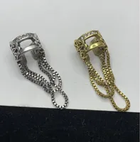 Novo estilo Brinco de Brinco Dangle 18k Prancagem dourada de ouro Diamantes pretos Brincos de pingente de caveira Ear Garanhões de jóias de jóias de designer MCE0010