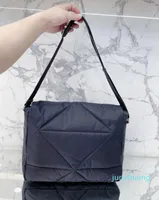 11 Quality Winter Fashion Crossbody Bags Tote Luxus -Taschen -Designerinnen Frauen Handtasche Clamshell -Geldbörse große Kapazität Messenger Bag Black Nylon 02