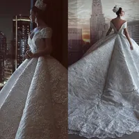 Robes de mariée de robe de bal glamour en V-colmes sur l'épaule du demandeur entier perlé de la corde sans arrière