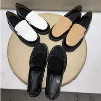 مصممة نساء حذاء زلة على أحذية Loafer Loafer Black Black Sneakers متاحين من الجلد متراصة بالإضافة إلى أحذية منصة أحذية CloudBust أحجام الأحذية غير الرسمية 35-40