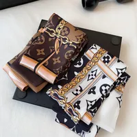 2023 Letras de diseñador Flor impresa Imite la diadema de bufanda de seda para mujeres Bufandas de mango largo de mango largo París Libra