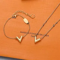 Designer Love V Letter Pendant Necklaces Charm Bracelets Clavicle Chains Jewelry Birthday Party Valentine's Gift329c