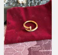 Carti Tırnak Yüzüğü Kadınlar Lüks Tasarımcı Takı Çift Aşk Yüzük Paslanmaz Çelik Alaşım Altın Plakalı Proses Moda Aksesuarları Asla Solmaz Alerjik Boyut 5-11