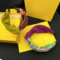 Com a caixa 2 coloridas designers Bandas de cabeça Bowknot Velvet Letter Hair Hoops for Women Silk Cross Head Band Hair Accessories Gifts Yoga Headwraps