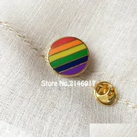 Pins Broches 50 piezas Insignia personalizada Pins de esmalte duro y broche Rainbow Lindo Orgullo gay único Les Lesbian Lapel Pin Colorf Metal redondo DHL9Z