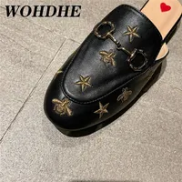 Embroidered Bee Mules Shoes Metal Buckle Leather Slip on Flats Women Comfortable Beauty Half Slipper Snug Shoes Wholesale