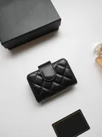 Lyx c modedesigner kvinnor söta korthållare vikar klaff klassisk mönster kaviar lammskinn grossist svart liten mini plånbok ren färg kisel läder med låda