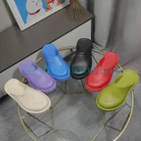 Zapatillas de lujo para mujer logutinas perforadas plataforma de goma mulas sandalias diseñador para hombre sándalo de color morado marfil marfil