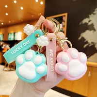 Luxurys designers Keychain Car Key chain Cat's paw Keychains Design versatile Fashion Leisure Men Women Bag Pendant Accessories