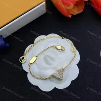 Fashion Women Designer Collier Luxury Oreille d'oreille Bracelets d'amant diamant V Colliers Gold Colliers Gold Pendants Boîte accessoires