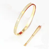 Love Bracelet Designer Jóias de jóias de alta qualidade parafuso de manguito dourado linha dupla pulseira de diamante full titles banglles titânio aço prateado feminino mensal presente