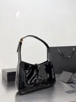 Neue Frauen Bag Luxus Handtasche Umhängetasche Marke Designer Lackieroberfläche Leder Ladies Metallkette Schwarze Clamshell Messenger -Kettenkette mit Originalschachtel