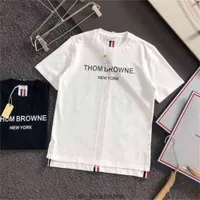 Créateur T-shirt Thom Brow's Trendy Brand TB Tom Brown Ginza Tokyo Japan Limited Couples Back Color Stripe Stripe Short à manches