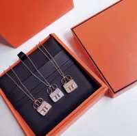 Designer Herms Necklace in vendita H-Letter Handbag 925 Sterling Silver Collace Diamond a sospensione Diamante giapponese e coreano INS-Sty