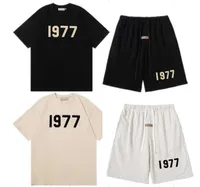 Diseñador Essentials 1977 Mens Camisetas para hombres Traje de deportes informales impresos Camiseta de manga corta Falta de manga corta