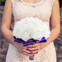 2pcs人工結婚式を保持するブーケの花バラ水晶ラインストーンブライダルシルクスローウェディングブライダルブーケ