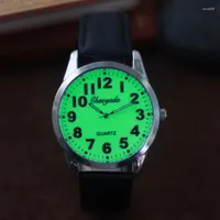 Armbanduhr 2023 Chaoyada Einfache ältere Vater Mutter Urlaubsgeschenke weiche Lederbandquarz Uhren leuchtend Gesicht großes digitales Uhr