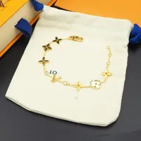 Nuovo braccialetti in stile moda Donne Braggle Bangle Cucciale Designer Designer Lettera di gioielli Crystal 18K Gold in acciaio inossidabile Amanti Regalo Bracciale