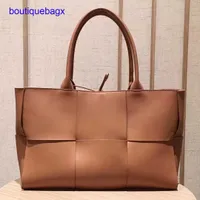 Luxury Bottegss Venetss Arco Evening Bags online store Autumn and winter New Song Hye Kyo same leather woven tote bag shopping Sin With logo D6FQ