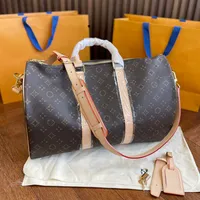 Tasarımcılar Moda Duffel Bag Lüks Erkek Kadın Seyahat Çantası Deri Çanta Bagaj Çantası Büyük Kapasite Houdall Bagajda Taşınıyor Kilit Çapraz Vücut Çanta Kabulleri