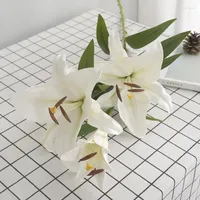 Decoratieve bloemen 3 stcs Simulatie 3 Hoofdjes Lily Flower Bouquet Real Touch Diy Wedding Familie Outdoor Decoratie Ideeën Office Decor