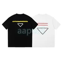 Tasarım lüks erkek tişört basit çizgi üçgen nakış kısa kollu yaz nefes alabilen t-shirt sıradan çift üst siyah beyaz