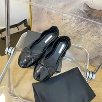 Lässige Schuhe Frauen Flats Leder -Ladungen Damenschuhe Bling Silber Runde Zehen glänzende Ballerina
