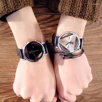 Armbanduhren 2023 Koreanischer Stil Einfacher Dreieck männlicher Schüler und lässige Atmosphäre hohl Harajuku Trendy Ehepaar Uhr