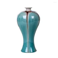 Des vases fissure sur la mode vase contractée et contemporain de l'orne