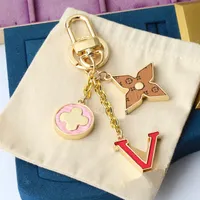 Luxe ontwerper Keychain Fashion Classic Brand Key Buckle Letter Design Handmade Gold Keychains Mens Dames Bag Hanger Hot Pink Flower Key Ring