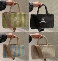 Kvinnor sommar shouder väskor äkta raffia flätade broderade bokstäver totes lyxdesigner kvinnor handväskor shopping utomhus handväska med triangelmärke