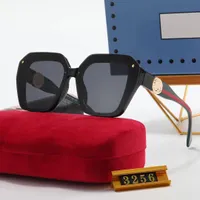 Moda Classic Designer Sunglass For Men Mulheres Sombras Letter Frame Polarizado Lentes Polaróides Lentes de Luxo Prescrição Sun Óculos de sol Sun Glass unissex Viagem Eyewear