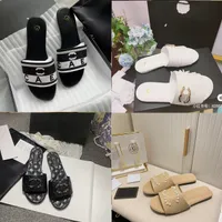Wholesale 2023 Paris hommes femmes Sandale d'été C chaussures de luxe Designer Flip Flops Brands LETTER VOLICE CUIR PLACE FLAT PLIPERS CONCUSTÉS CAMELLIA SLIDE CAMELLIA