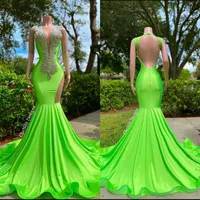 2023 Lyxiga gröna promklänningar Crystal Pärled Rhinestone Orange Deep V Neck Evening Dress Mermaid Formella festklänningar Öppna är ärmlös GJ0318