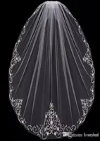 Nieuwe aankomst One Layer Fingertip Wedding Veils Applique Sequins Beads Edge Cheap Tule Bridal Veil voor bruid met Comb1046360