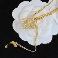 2023 Designer New Fenjia Dice F Letter Water Diamond Twisted Sheet Simple Brass Clavicle Sweater Chain Necklace