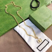 Luxus Design Halskette 18K Gold plattiert Edelstahl Halsketten Halsketten Ketten Kette Perle Doppelbuchstaben Anhänger Mode Wesen Hochzeit Schmuck Accessoires x229