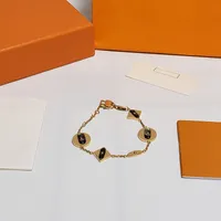 Luxury Classic Classic 4 / Four Leaf Flower Charm Bracelets Designer Chaîne 18K Gold Mère de la nacre pour fille Femmes Anniversaire de mariage avec sac cadeau