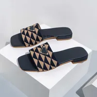 Designer Slides Women Embroidered Fabric Slippers Metallic Slide Sandals Luxury P Sandal Triangle Chunky Heels Fashion Summer Beach Low Heel