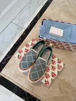 Lady Loafers Women Canvas Shoes Designer Luxury Shoe Womens Scarpe Green and Red Stripe Sole Sole Slifori di alta qualità Luxurys Luxurys Slip-On Italia