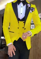 Slim Fit Yellown Groom Tuxedos Black Peak Lapel Groomsmen Mens Wedding Dress Style Man Jacket Blazer 3 Piece SuitJacketPantsVes1437591