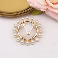 18K Gold Plated Brand Designer Letters Brooch Fashion Accessories Letter Pearl Luxury Crystal Rhinestone Suit Pin Jewelry