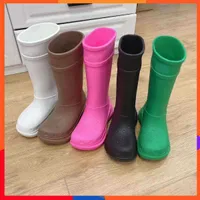 2023 HOT designer women Croc Boot Paris Rain boots 20MM long Arch EVA Rubber platform knee high booties brown green bright pink black womens luxury