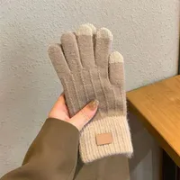 Nouveaux mitaines pour femmes Luxurys Designers Gants Five Fingers Glove de haute qualité en plein air chaud et épais antize good346A