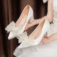 Dress Shoes White Silk Pearls Bride Shoes for Women 2022 Elegant Pointed Toe High Heels Wedding Shoes Woman Square Heel Bowtie Pumps New AA230322