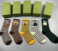 Diseñador Socks Men de lujo para mujeres Calcetines de algodón clásico de algodón Comfort Comfort Cofort Fashion Flash Movimiento que almacena varios estilos para elegir.