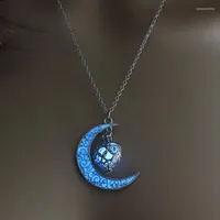Pendant Necklaces 3 Colors Glow In The Dark Moon Heart Necklace With Silver Color Crescent Shaped Glowing Luminous For Women