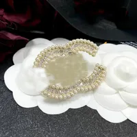 Luxury Grace C Letter Brooch Designer Brand Brooches Double Pearl Diamond For Women Charm Wedding Gift Party Jewelry Accessorie