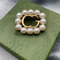 G Letter Jewelry Brooch Pin Luxury Designer Pearl Brooches High Quality Ornaments Mens Women Dress Accessories Clothing Decoration